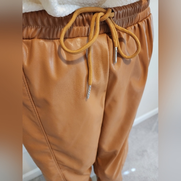 SHEIN Khaki Knot Waist PU Leather Pants & New York & Company Stretch Print Top - Picture 5 of 10